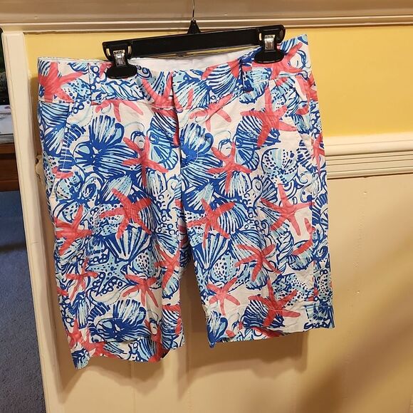 Lilly Pulitzer Chipper Short in "She Sells Sea Shells" Blue w/ Starfish Size 4 - Picture 1 of 7